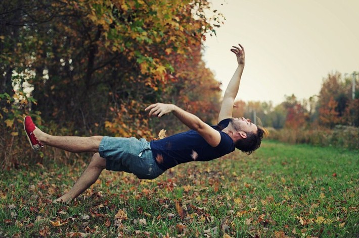 13-Outstanding-Gravity-Flouting-Levitation-Photography