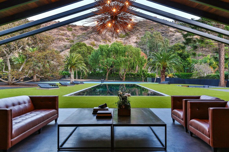Beautiful-and-Modern-House-in-Malibu