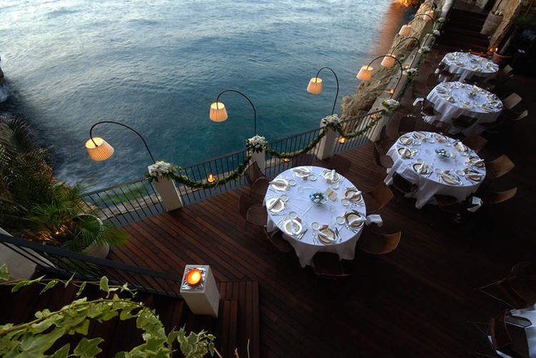 Italian-Cave-Restaurant-with-Awesome-View