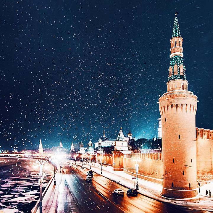 Moscow-City-During-Christmas-Festival-017