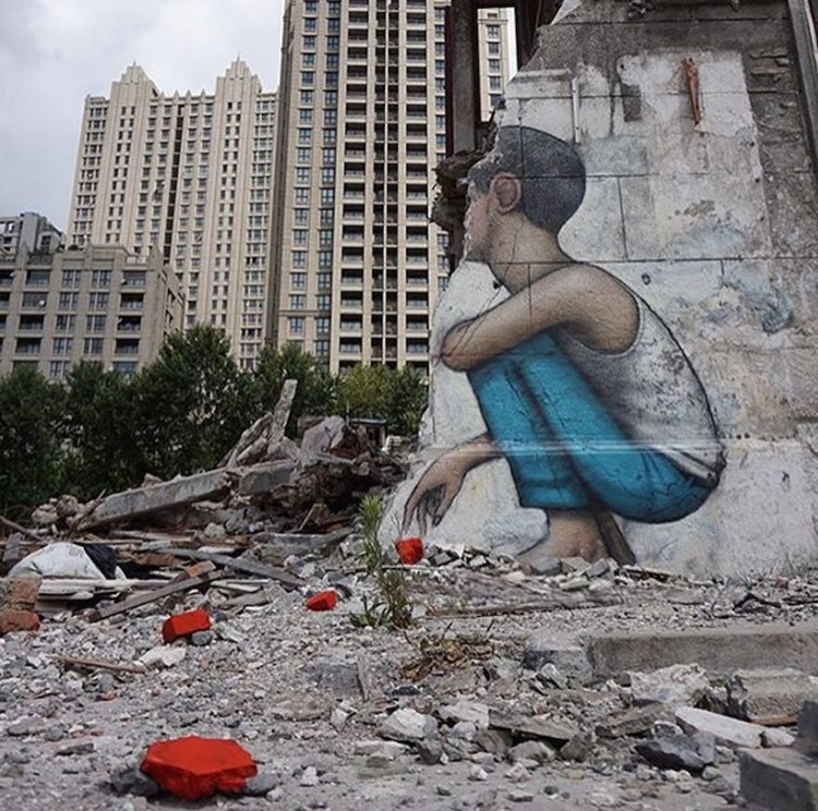 Street-Artist-Transformed-Buildings-into-Works-of-Art
