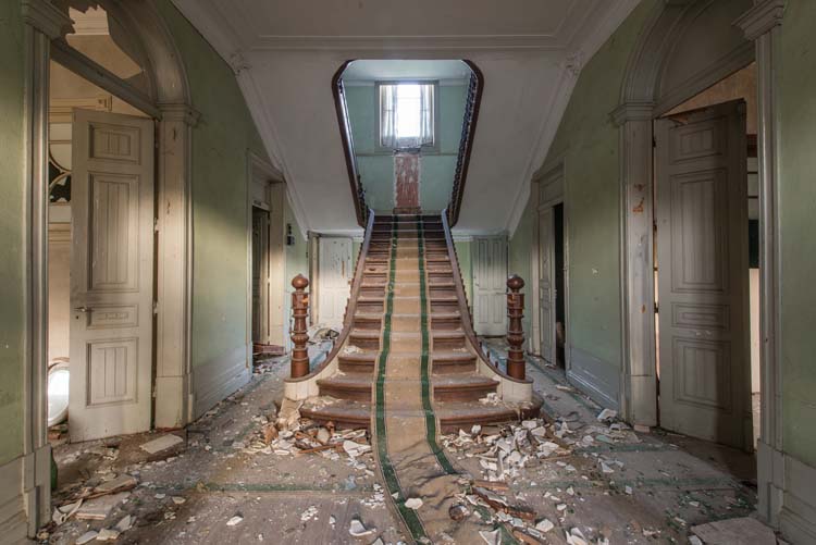 Photographs-of-Abandoned-Buildings