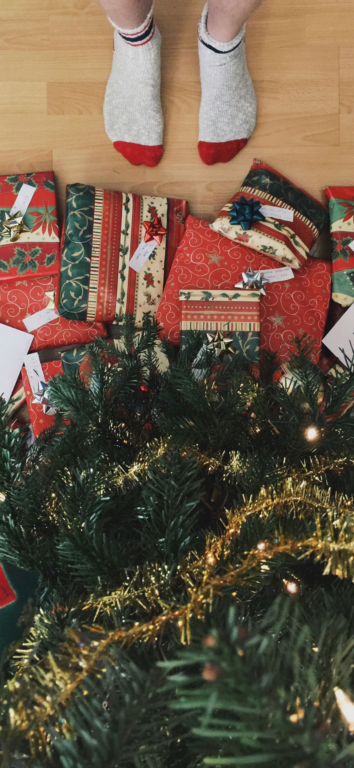 iPhone-XS-and-XS-Max-Christmas-Wallpapers
