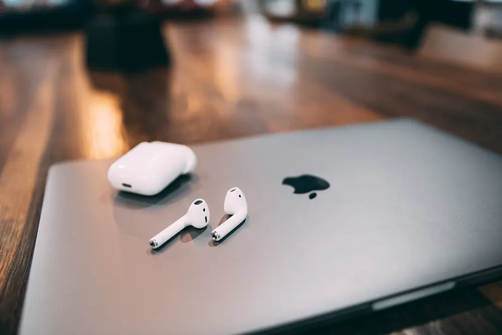 AirPods Case Not Charging No Light? 10 Ways to Troubleshoot