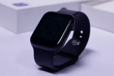 Apple Watch Flashing Apple Logo