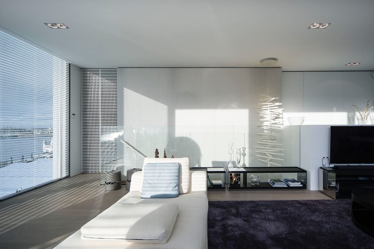 Minimal-Contemporary-Apartment-Located-in-Belgium