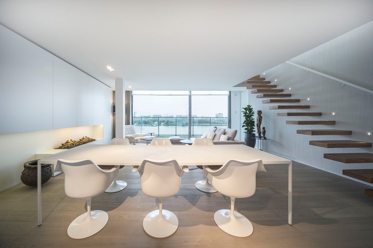 Minimal-Contemporary-Apartment-Located-in-Belgium