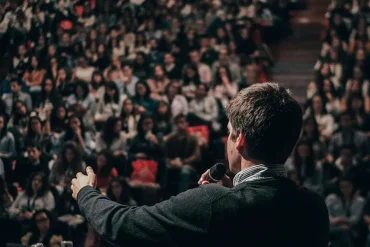 How to Get Audience Attention in a Speech - 7 Proven Tips
