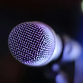 How to Handle Stage Fright Public Speaking - 6 Easy Tips