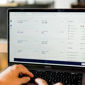 Top Customer Relationship Management Challenges & Solutions